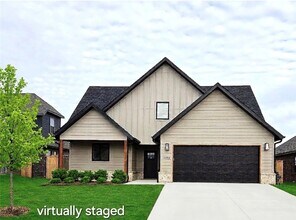 Building Photo - 4503 SW Elderwood St