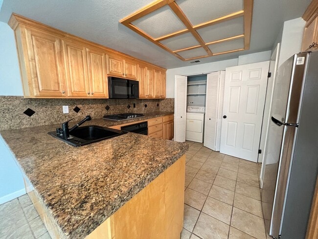 Building Photo - Two story townhome is desirable Northgate ...