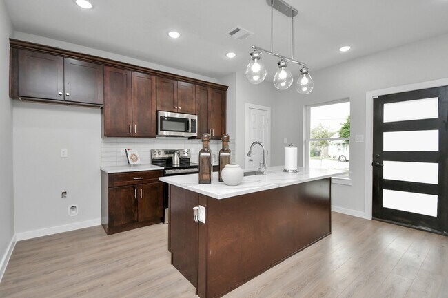 Foto del edificio - 9806 Nedwald St