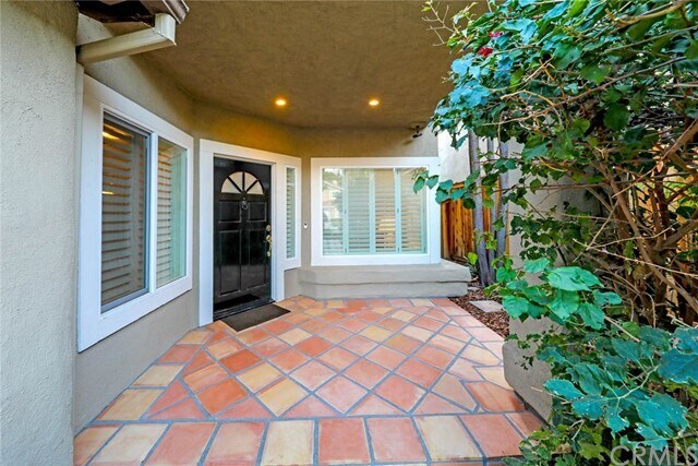 Building Photo - 22 Narbonne