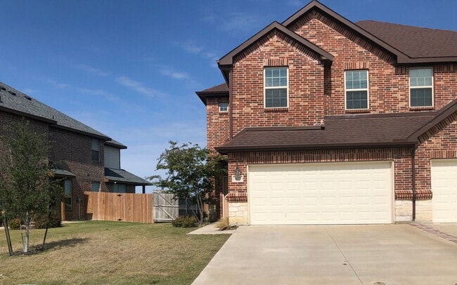 Foto del edificio - LUXURY 2 STORY DUPLEX LOCATED IN MIDLOTHIAN, TEXAS!