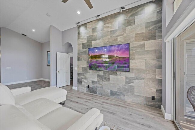 Foto del edificio - 3673 Miramontes Cir
