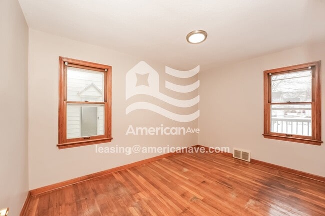 Building Photo - 364 E 330th St