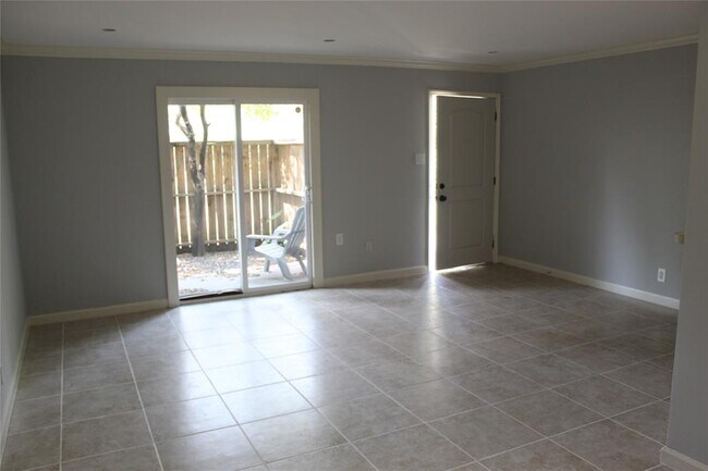 Foto del edificio - 6231 Westward St