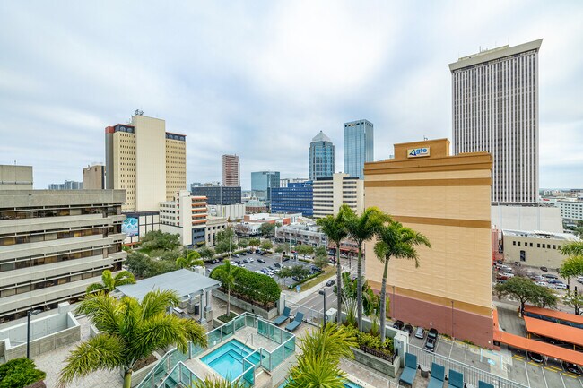 Foto del edificio - 777 N Ashley Dr