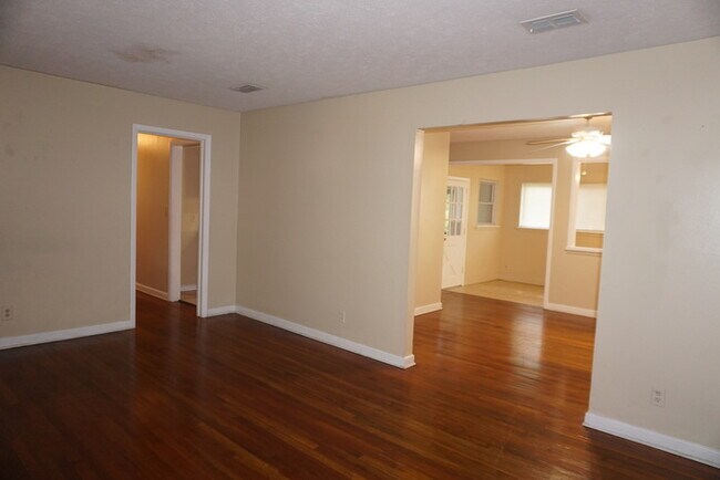 Building Photo - 5011 E Romilly Dr