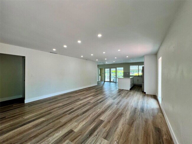 Foto del edificio - 6914 Holly Rd