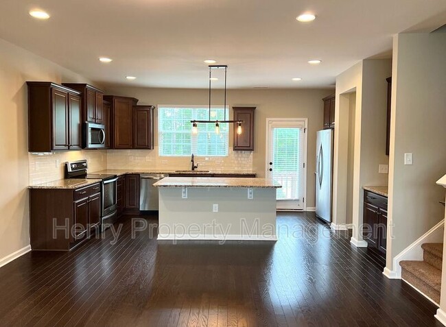 Photo - 1413 Regents Ln House