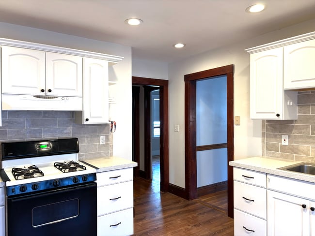 Foto del edificio - 80 Sanborn Ave