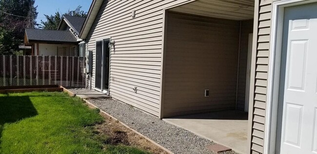 Building Photo - 2192 West Appleway Ave.