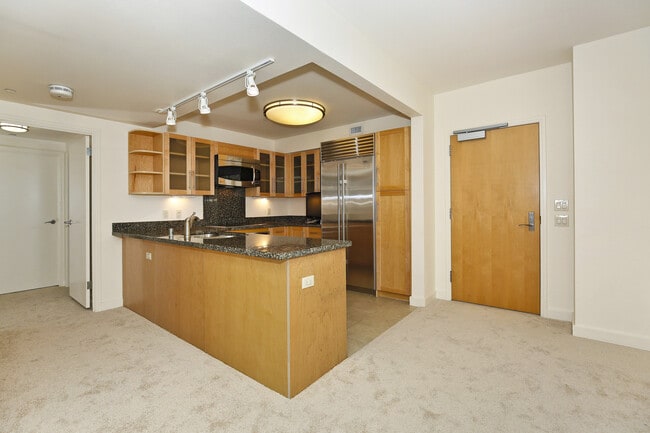 Building Photo - Convenience in the Heart of Honolulu!!