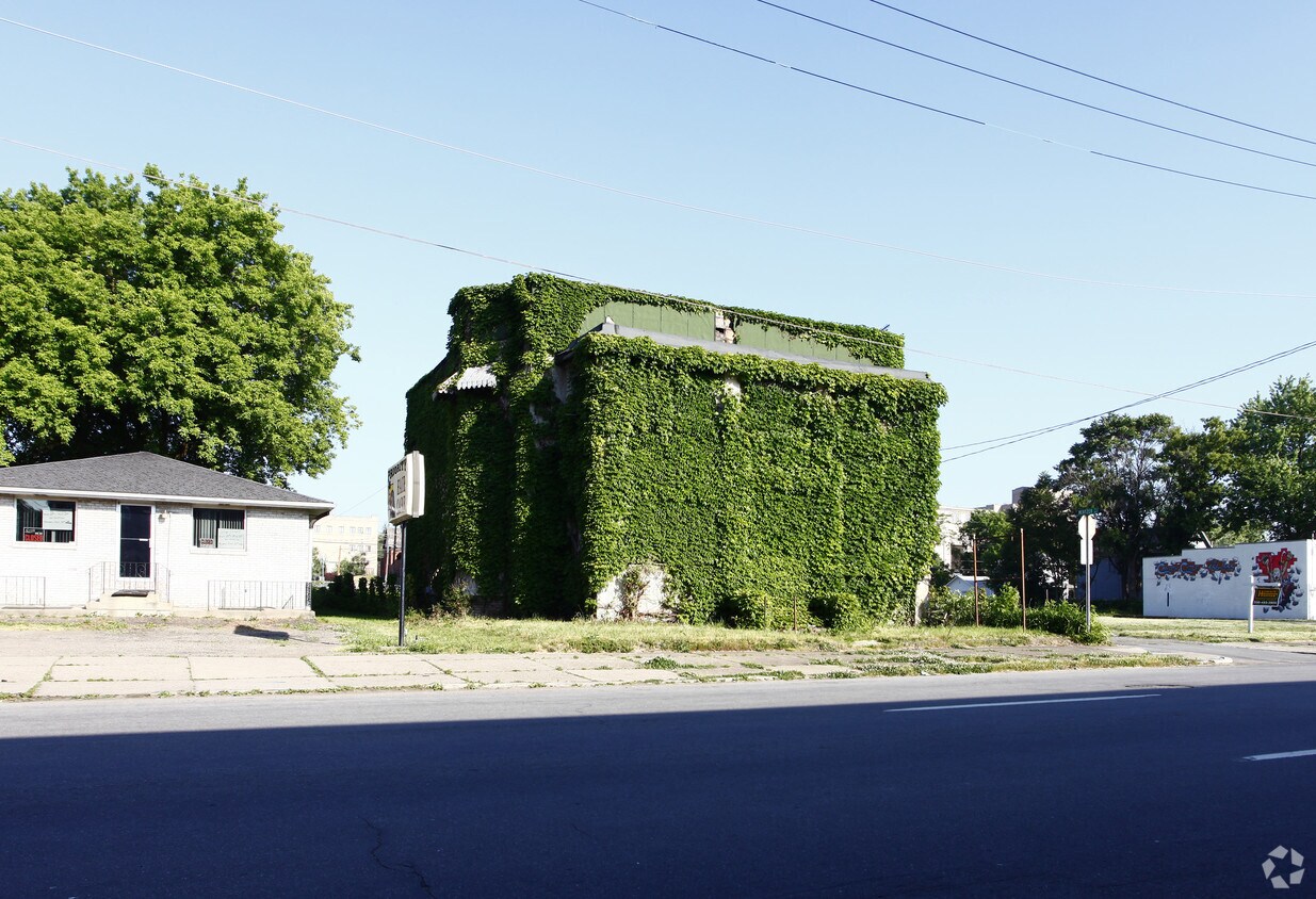 Primary Photo - 619 Cherry Ave