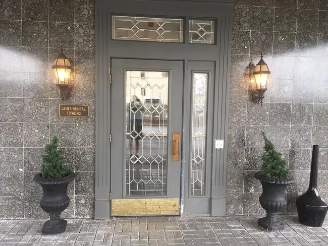Foto del edificio - 2121 Nicholasville Rd
