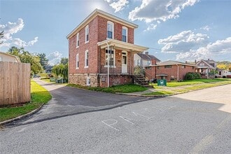 Building Photo - 212 Penn St