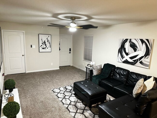 Building Photo - Your New Home Awaits: 3 Bedroom and 2 Bath...