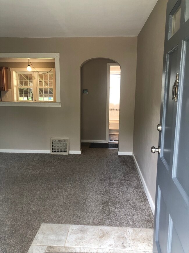 Building Photo - 11 St James Ct