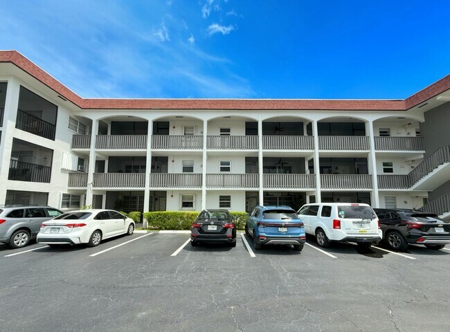 Foto del edificio - 651 Pine Dr