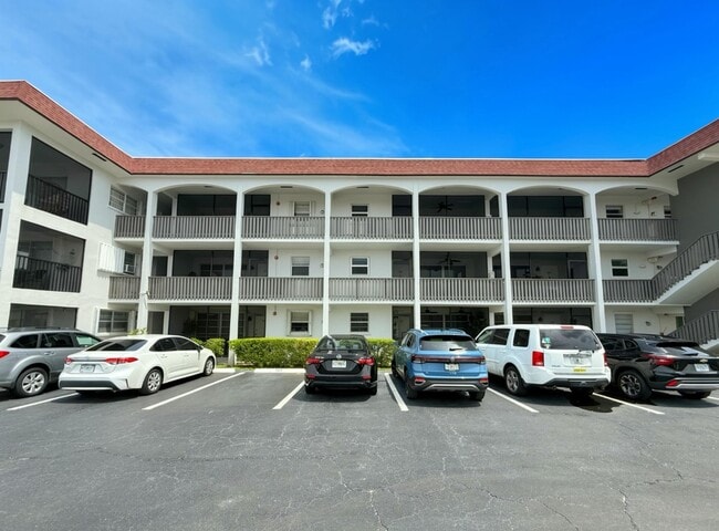 Building Photo - 651 Pine Dr