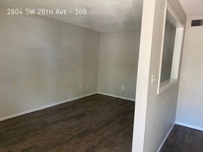 Building Photo - 2804 SW 28th Ave