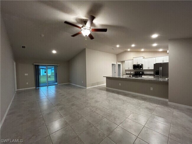 Foto del edificio - Available mid July! 4 Bed 2 Bath in NW Cape Coral!