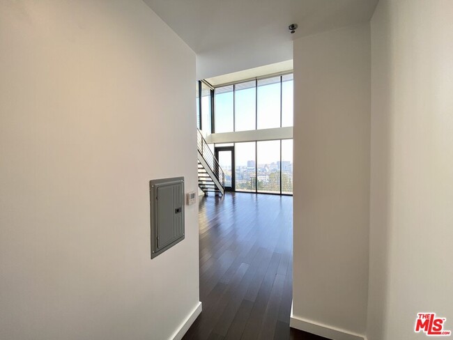 Building Photo - 1115 Sunset Blvd
