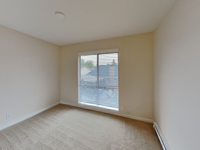 Foto del edificio - Upstairs Corner Unit 2/1.5 Condo Available Now!