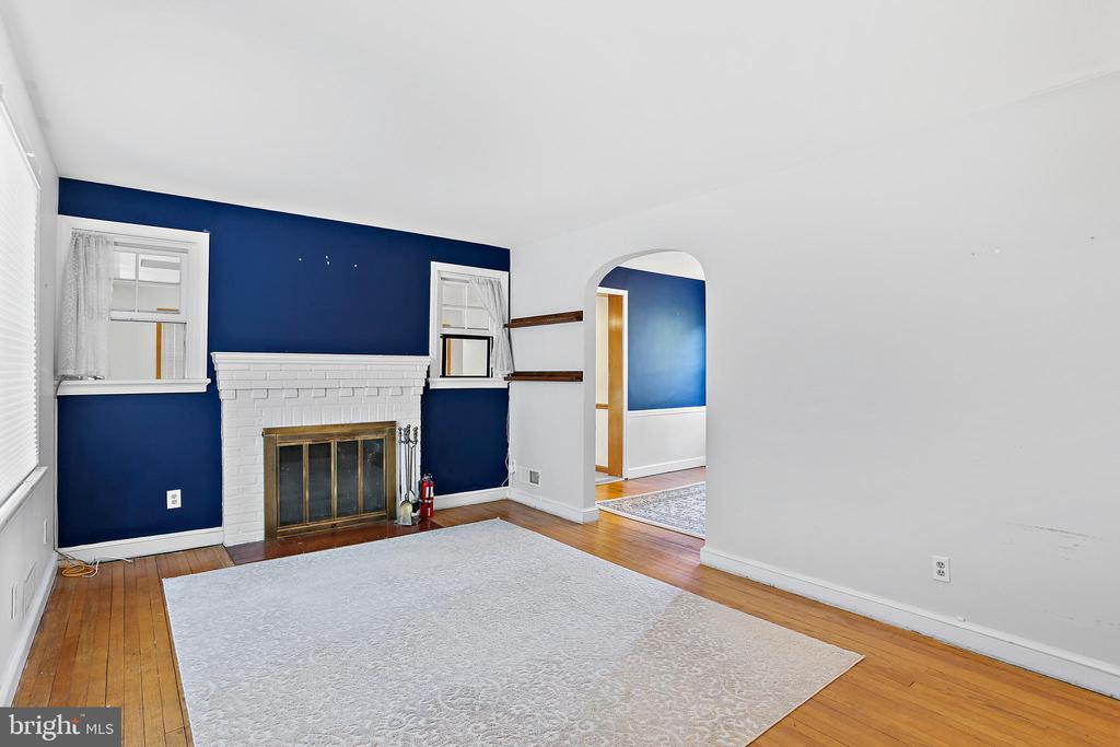 Primary Photo - 10707 Amherst Ave