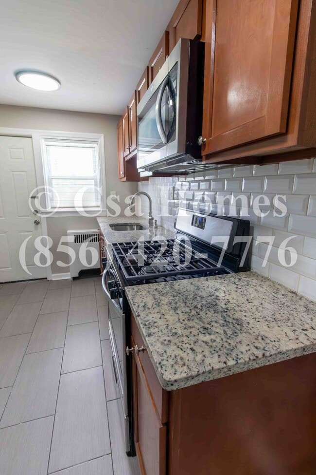 Foto del edificio - 1562 Bradley Ave
