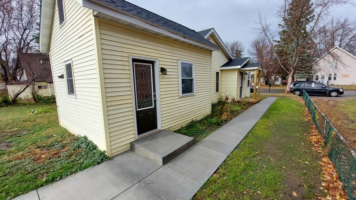Primary Photo - 204 6th Ave