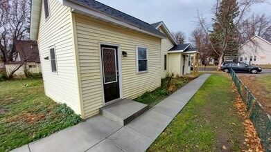 Building Photo - 204 6th Ave