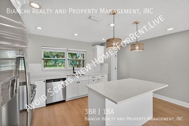 Building Photo - 8110 Macoma Dr NE