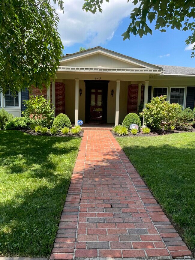 Foto del edificio - 243 Eastridge Dr