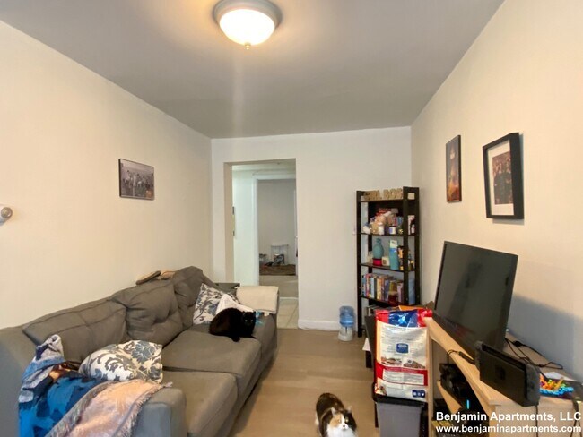 Building Photo - 9 Griggs Pl
