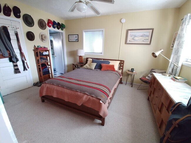 Foto del edificio - 4546 Kingswell Ave