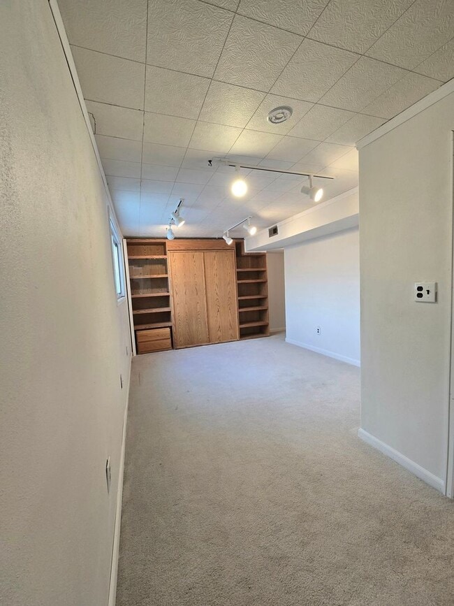 Building Photo - 13390 W 8th Ave