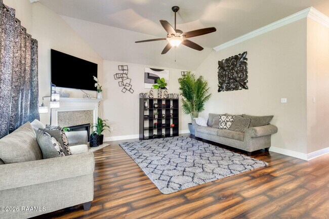 Foto del edificio - 114 Clover Leaf Dr