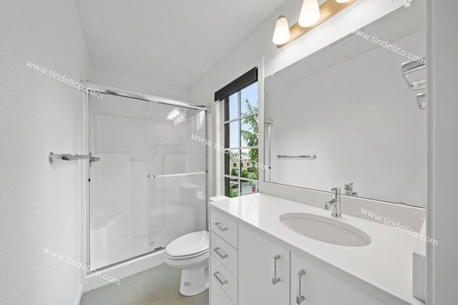 Building Photo - Light & Bright 2 Bedroom Townhome Apartment in the heart of Ladd's Addition - Pet Friendly with W...