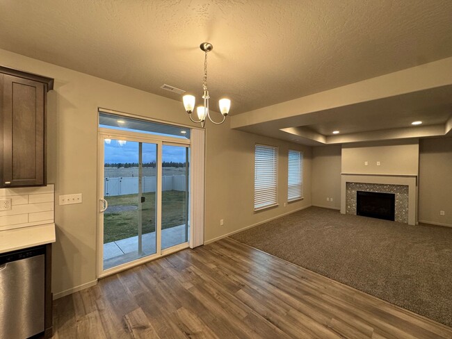 Foto del edificio - Luxury 3 Bed, 2.5 Bath Home in Deer Park! ...