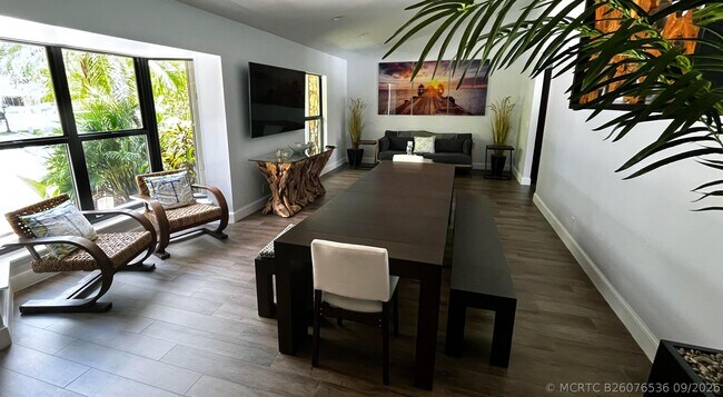 Foto del edificio - 5125 Woodland Lakes Dr