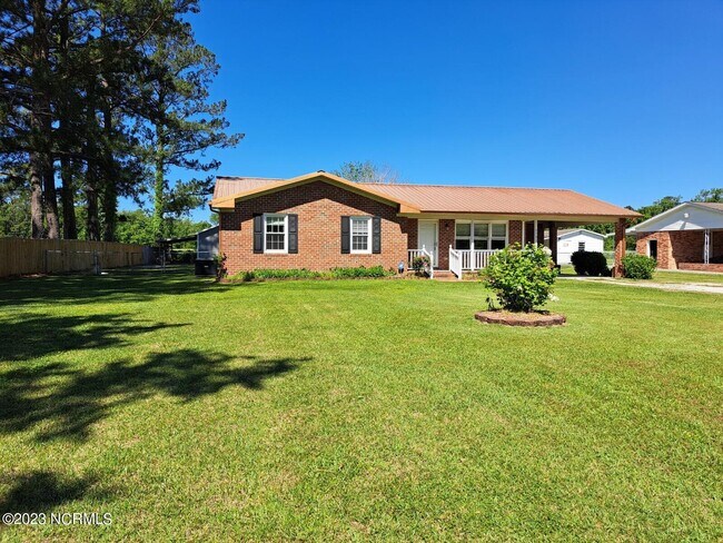 Building Photo - 2561 Belgrade-Swansboro Rd