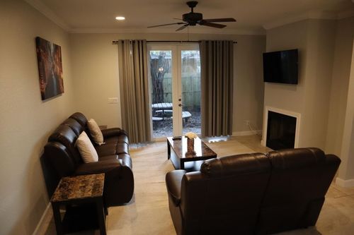 Building Photo - 115 Akron St