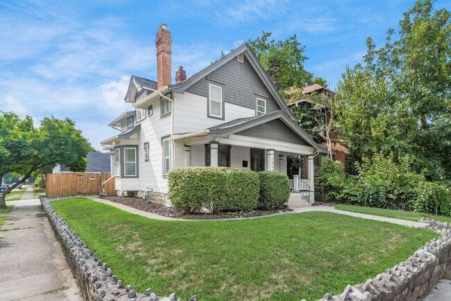 Building Photo - 2339 Summit St