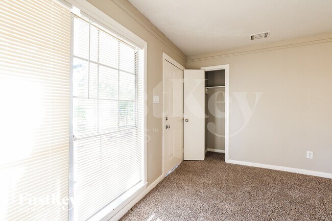 Foto del edificio - 12433 Ledger Ln