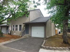 Building Photo - 584 Fenster St