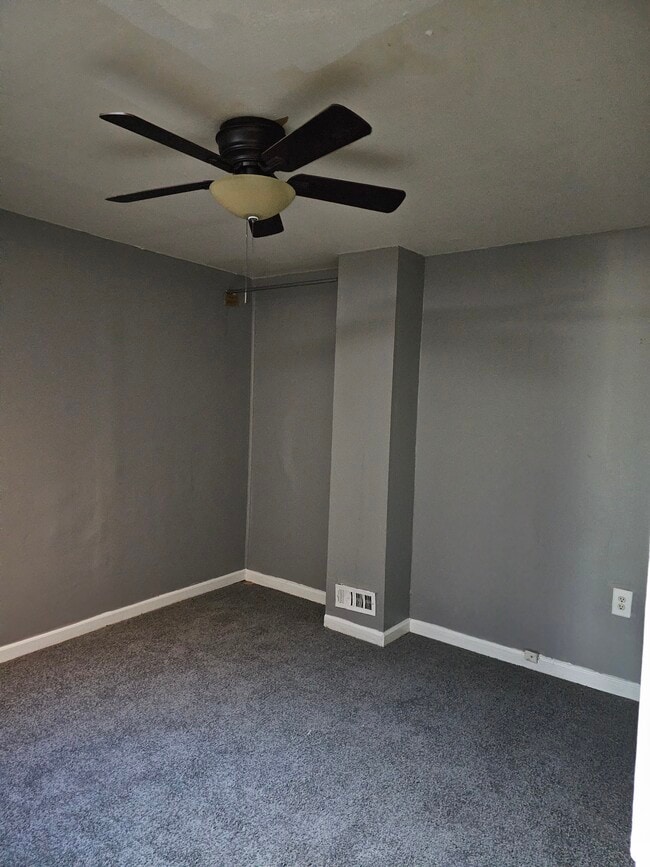 Den - 4730 Pimlico Rd