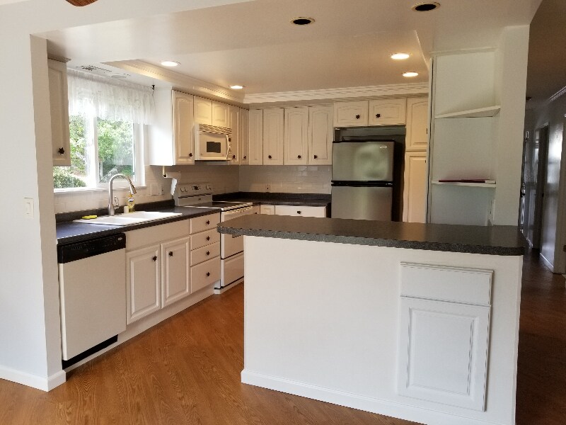 Primary Photo - 711 Le Conte St