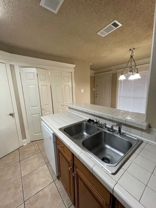 Waterside Condominiums 1425 Lake Calais Ct Baton Rouge, LA