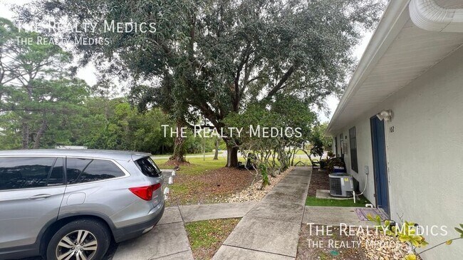 Foto del edificio - 1984 Agora Cir SE