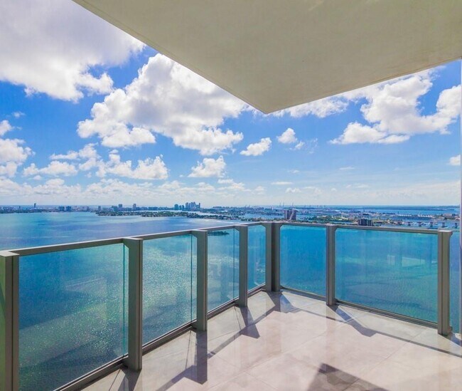 Foto del edificio - 2900 NE 7th Ave