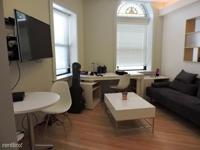 Building Photo - 1 br, 1 bath Apartment - 114 Mount Auburn St